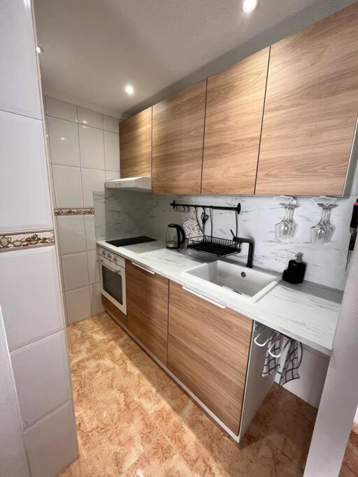 Cozy Apartment 5 Mins To Beach Торрев'єха Екстер'єр фото